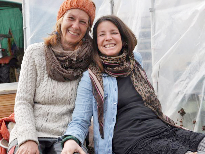 von links nach rechts: Landwirtschaftliche Facharbeiterin Heidi Herzer und Ökologische Ingenieurin Sonja Burtscher